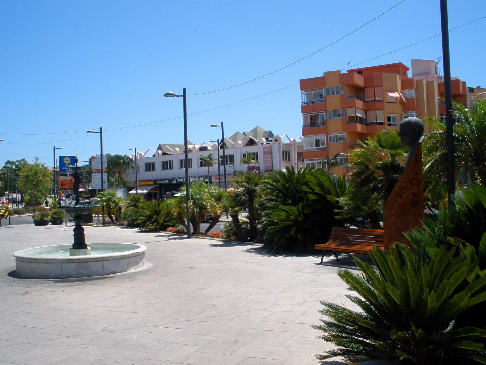 La Plaza de la Iglesia de Arroyo de la Miel